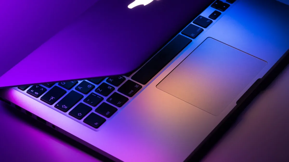 WordPress czy strona kodowana? Co wybrać dla firmy
